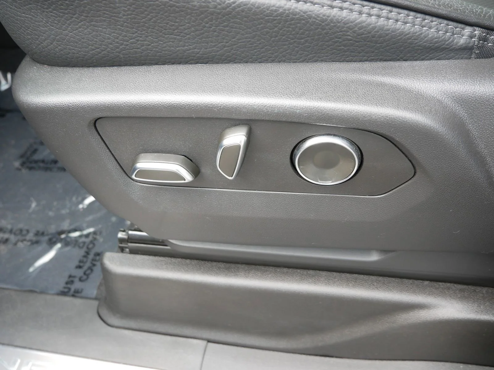 Used 2025 Sterling Metallic GMC Denali image 14