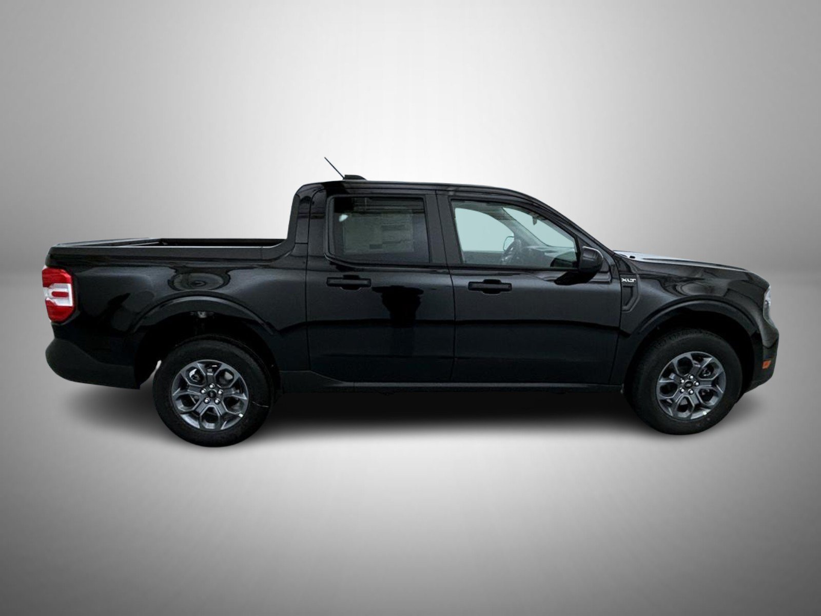 New 2026 Shadow Black Ford XLT image 4