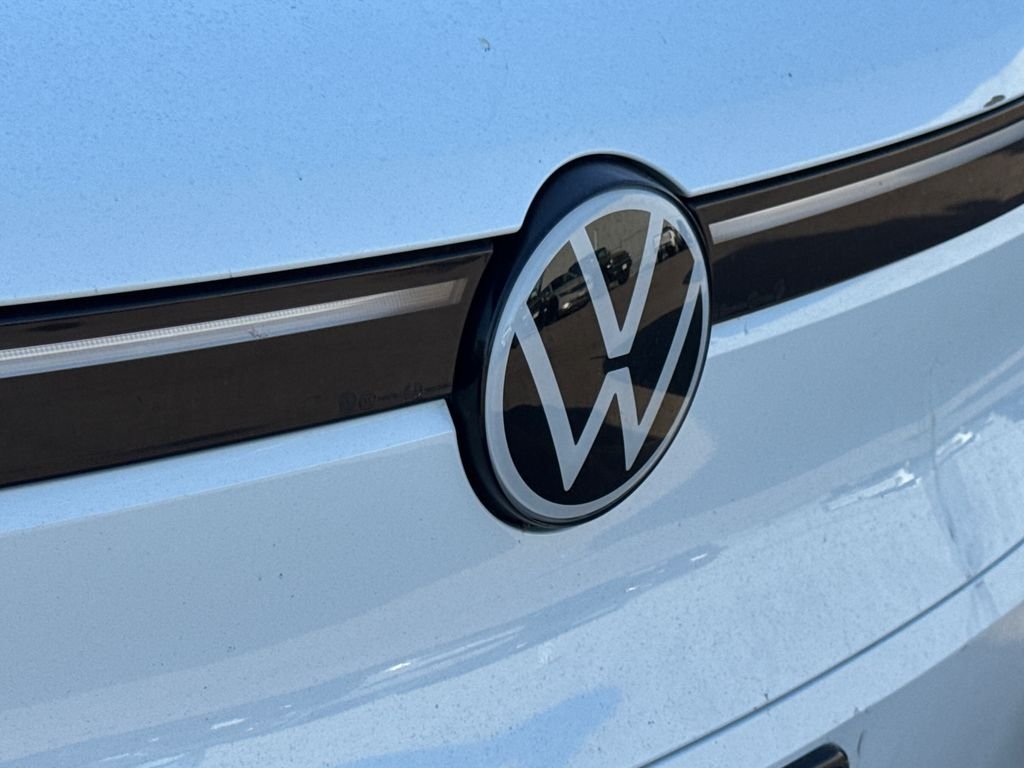 Used 2022 White Volkswagen Pro S image 4