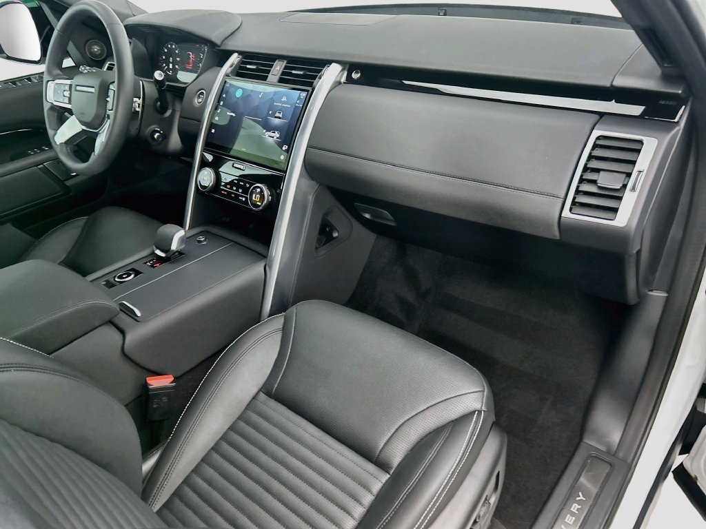 Certified Used 2025 Fuji White Land Rover S image 16