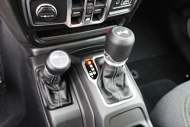 New 2026 Bright White Clear-Coat Exterior Paint Jeep Sport image 35