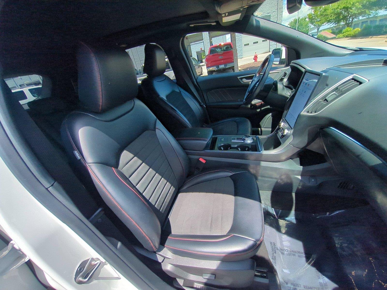 Used 2022 Star White Metallic Tri-Coat Ford ST-Line image 38