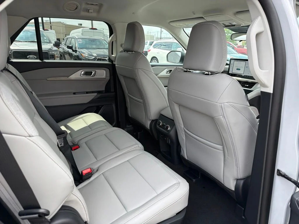 New 2026 Space White Metallic Ford Active image 15