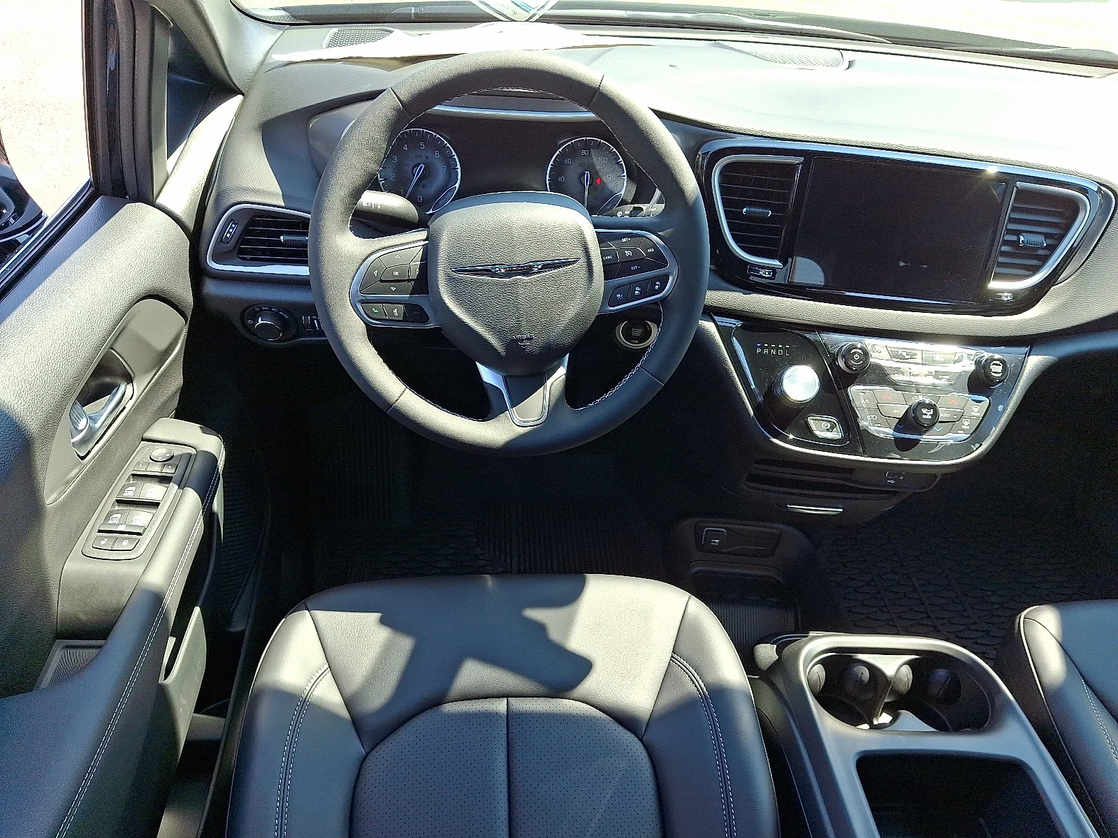 2026 Chrysler Voyager LX - Photo 12