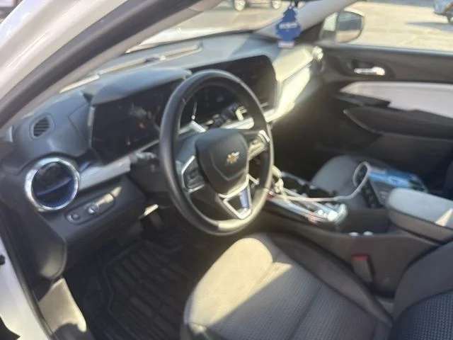Used 2025 White Chevrolet LT image 36