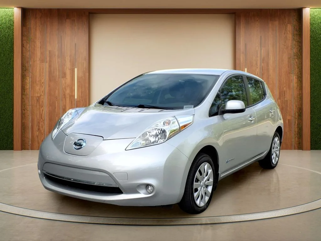 Used 2016 Silver Nissan S image 27