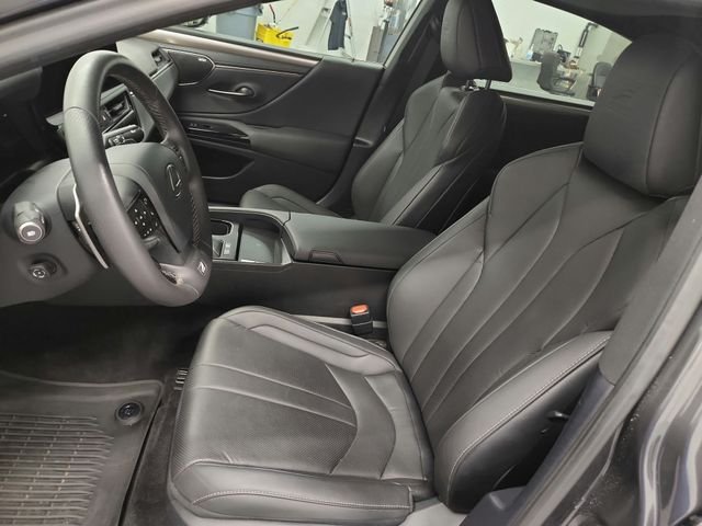 Used 2024 Gray Lexus 300h F SPORT Handling image 18