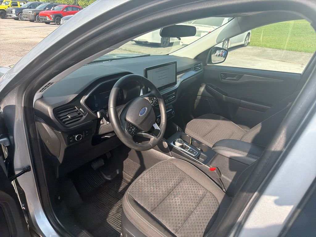 Used 2023 Silver Ford Active image 15