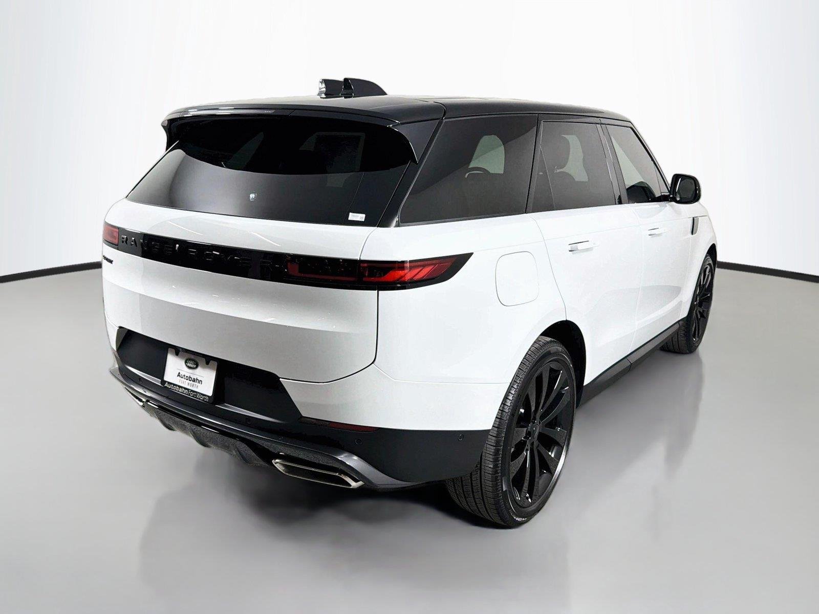 New 2026 Fuji White Land Rover SE image 5
