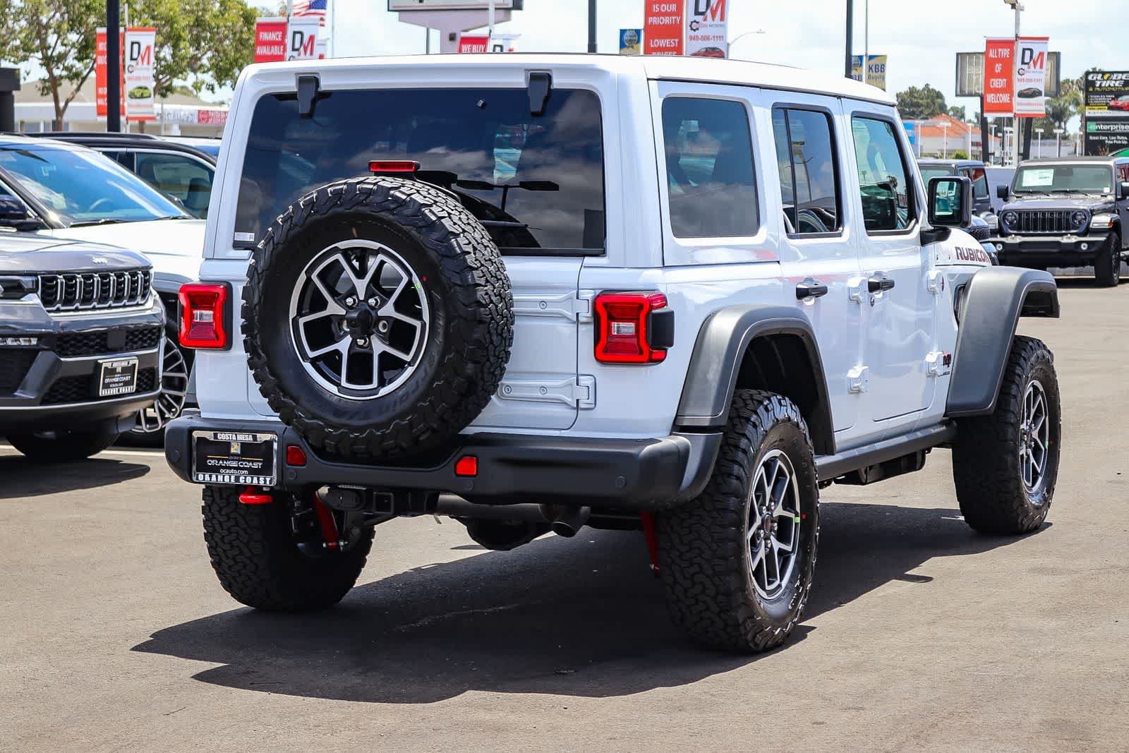 New 2026 Bright White Clear-Coat Exterior Paint Jeep Rubicon image 4