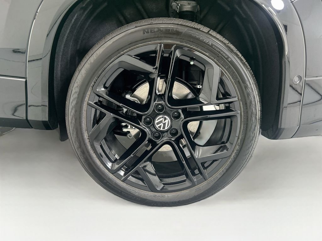 New 2026 Deep Black Pearl Volkswagen SE R-Line Black image 29
