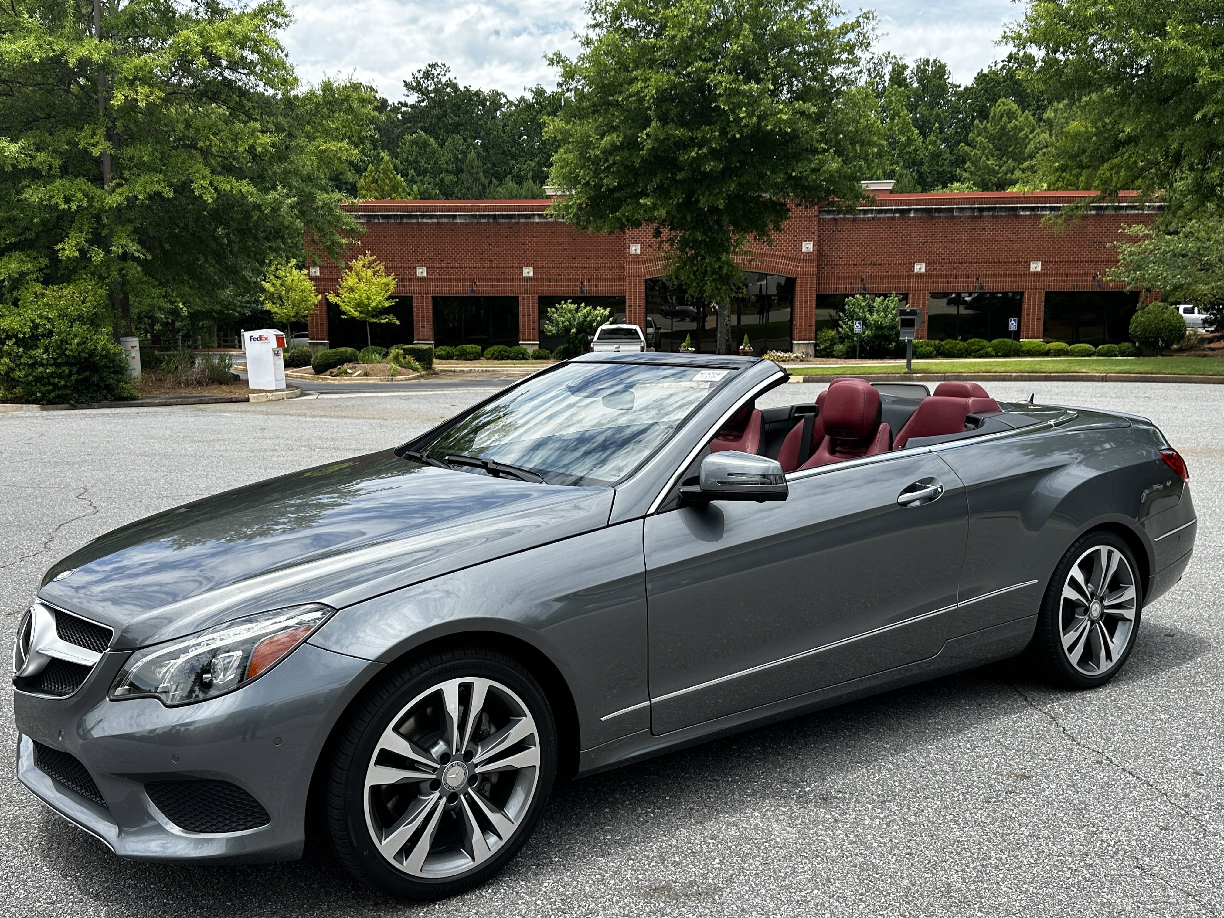 Used 2017 Gray Mercedes-Benz E 400 image 4