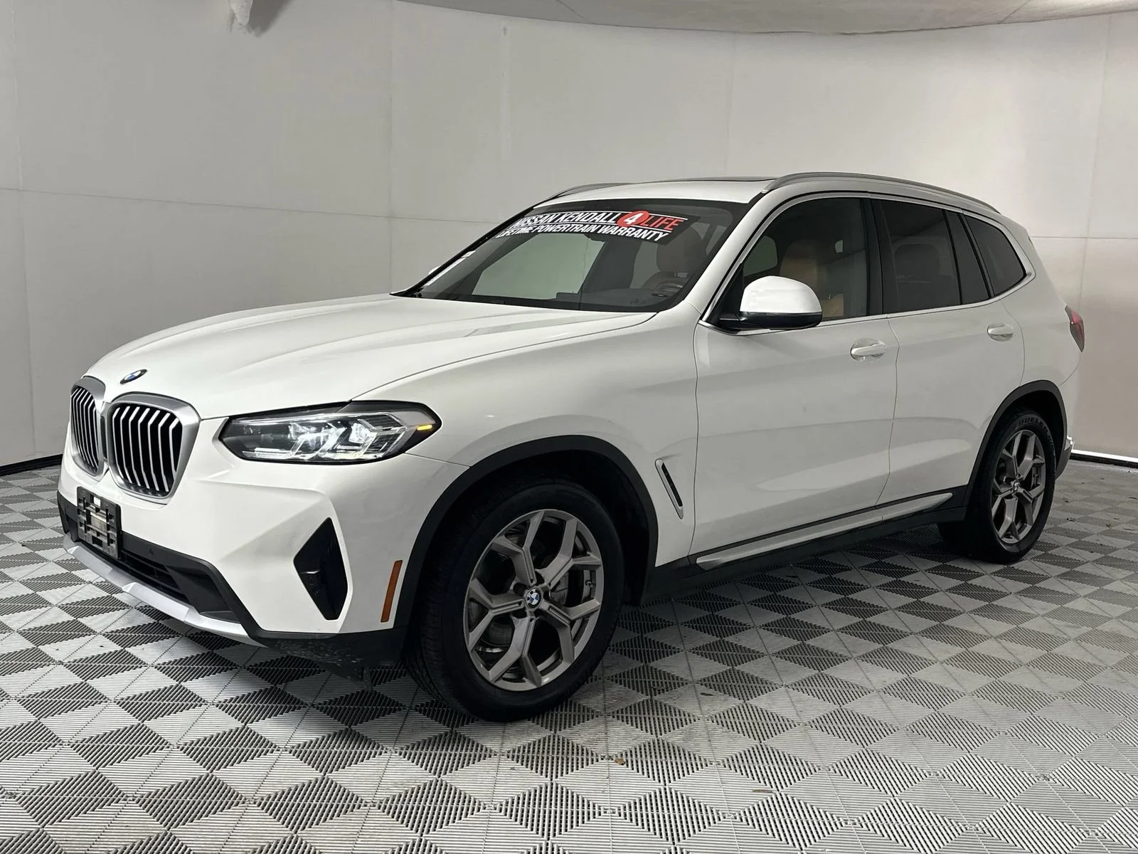 Used 2023 White BMW sDrive30i image 4