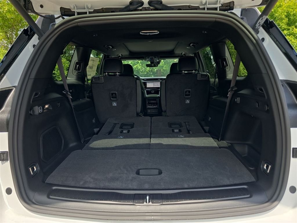 New 2026 Bright White Clear-Coat Exterior Paint Jeep Limited image 15