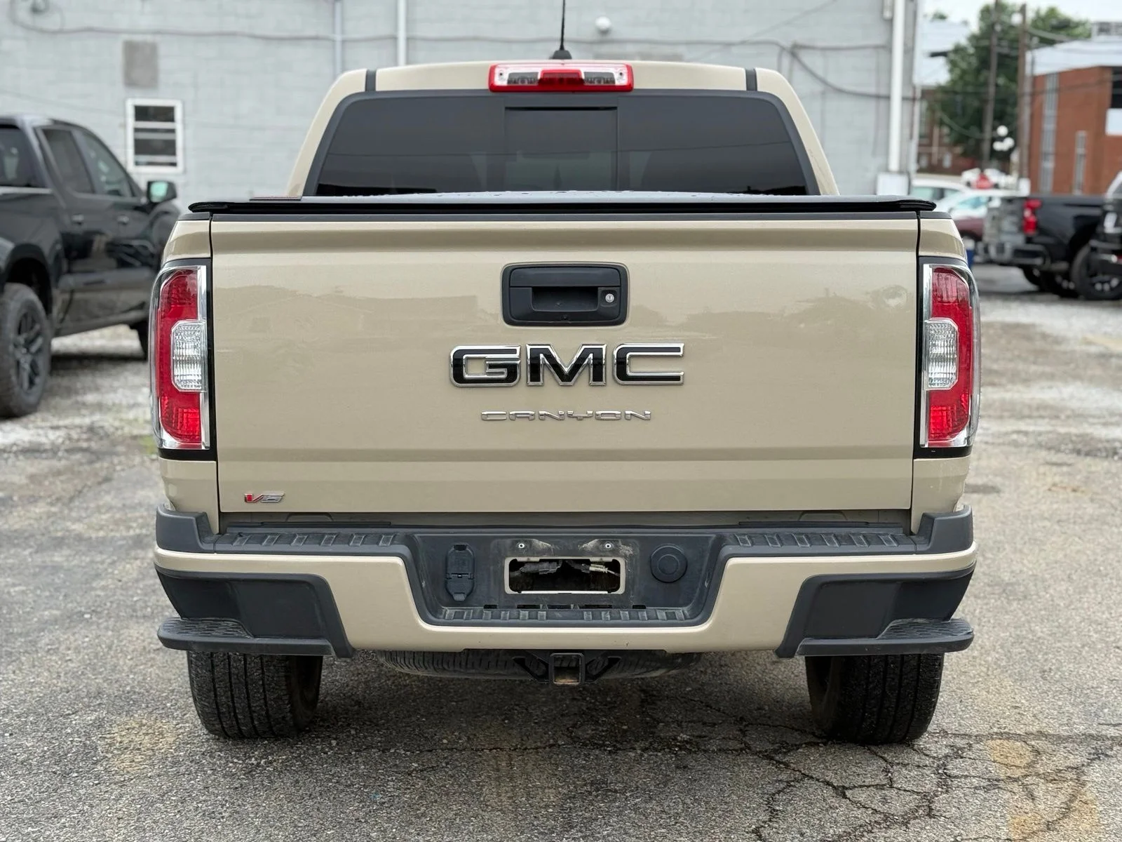 Used 2022 Beige GMC Elevation image 6