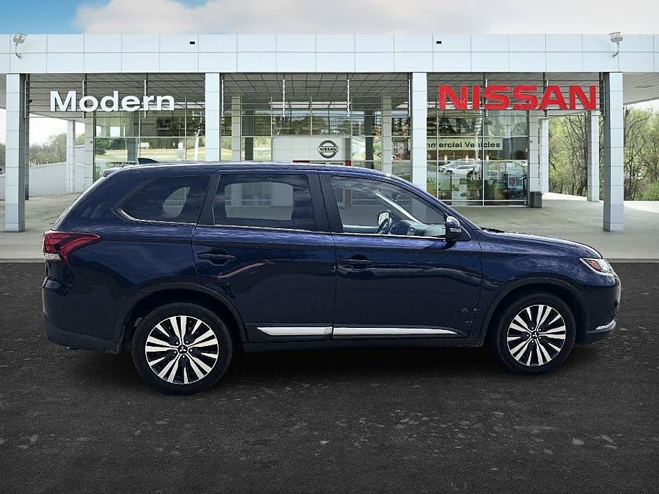 Used 2020 Cosmic Blue Metallic Mitsubishi SE image 6