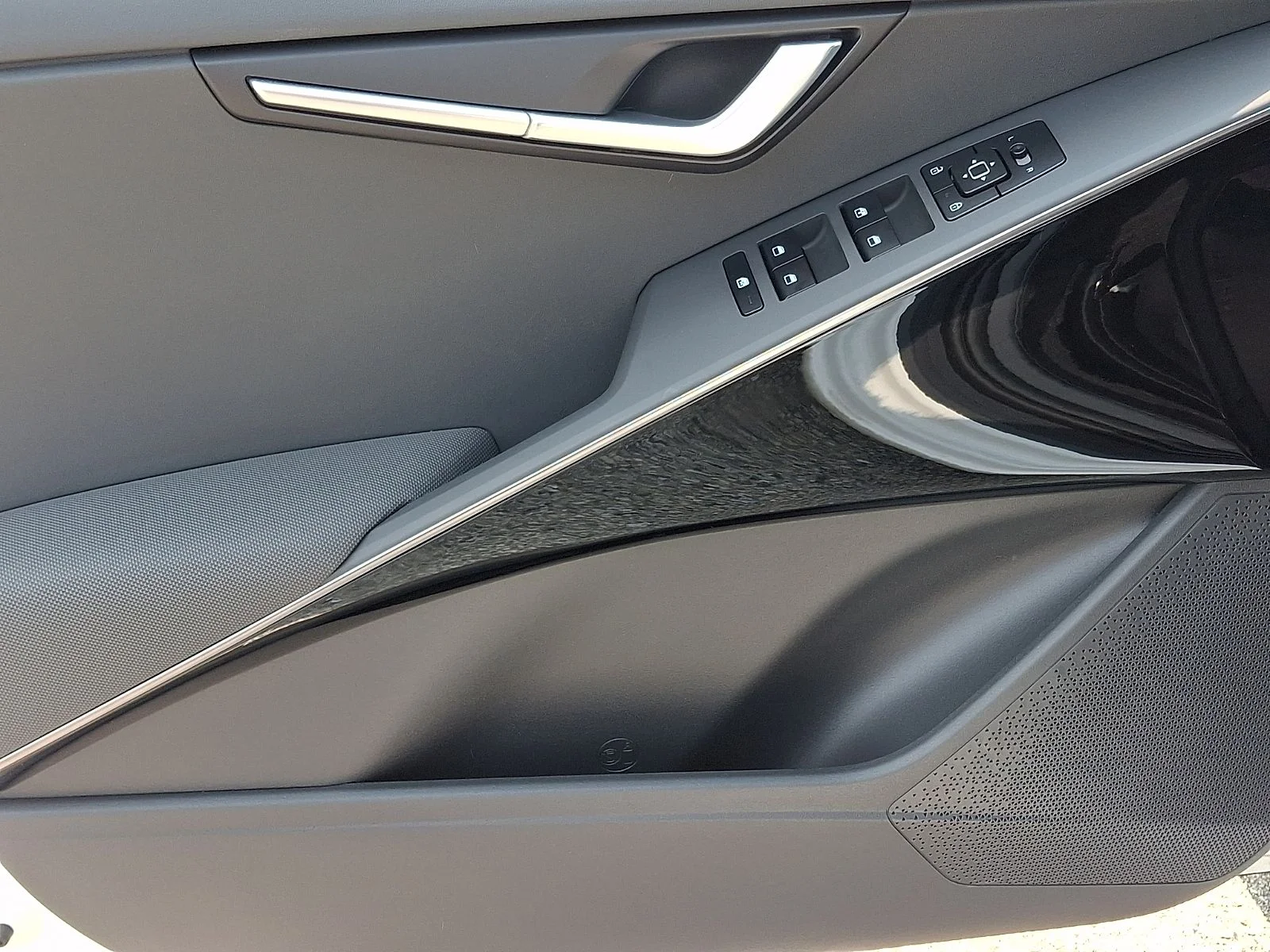 New 2026 White Kia EX image 10