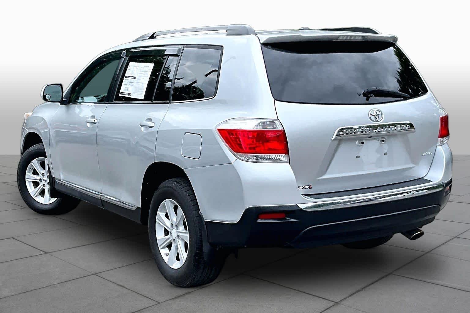 Used 2012 Classic Silver Metallic Toyota  image 12