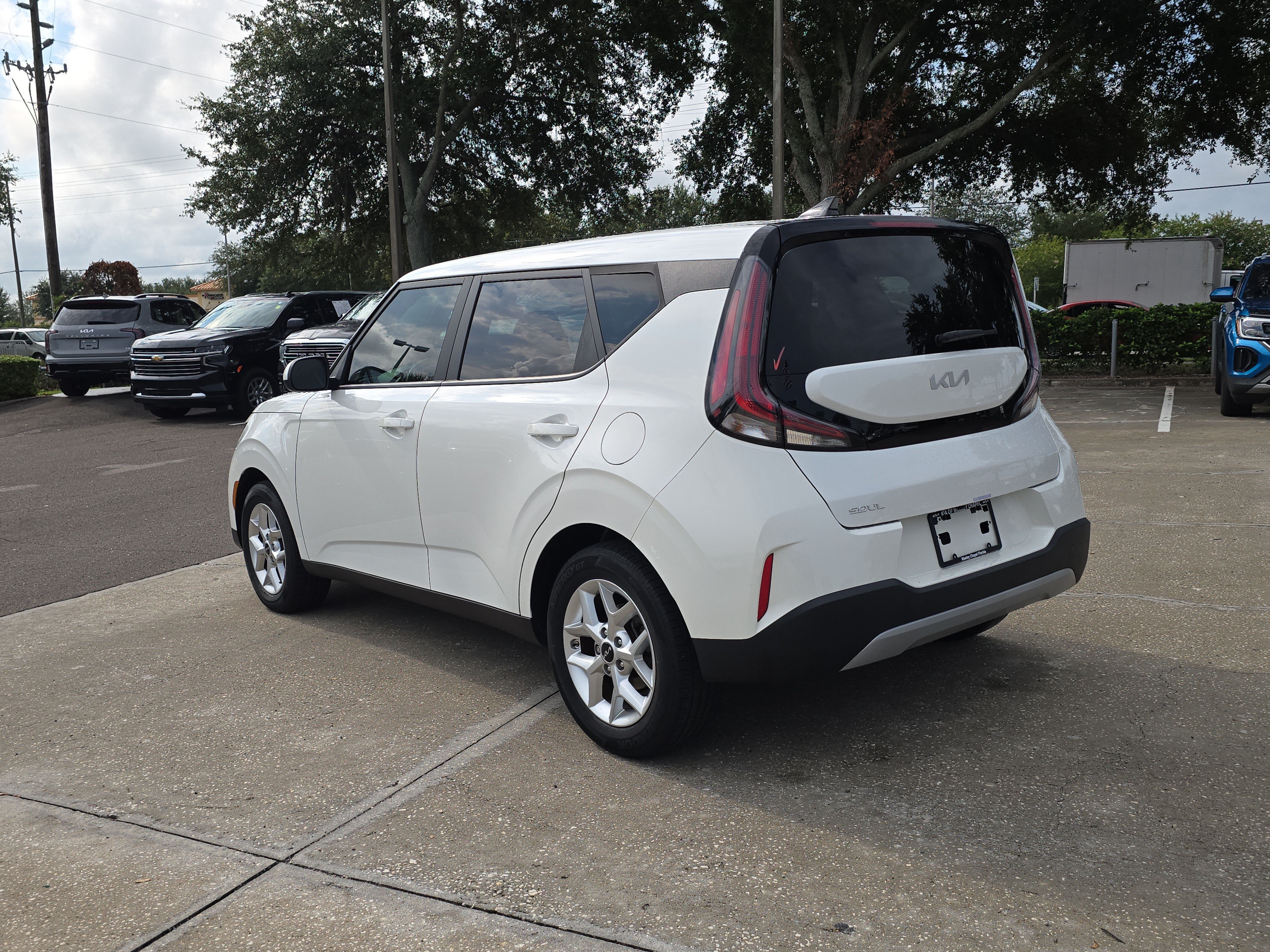 Used 2024 Snow White Pearl Kia LX image 6