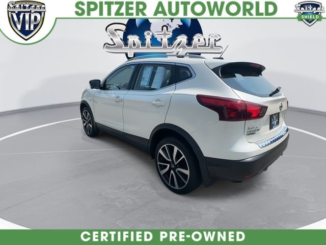 Used 2017 White Nissan SL image 7