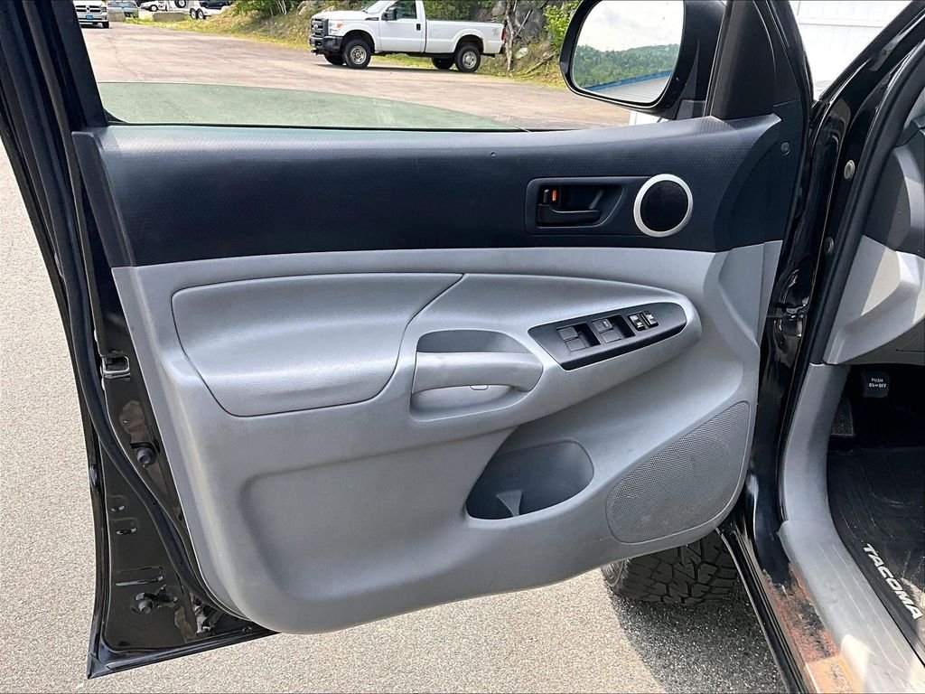 Used 2013 Black Toyota Base image 9