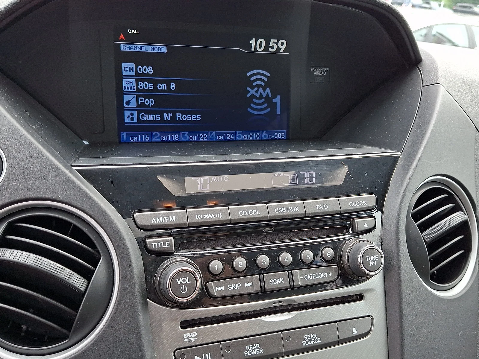 Used 2015 Modern Steel Metallic Honda SE image 18