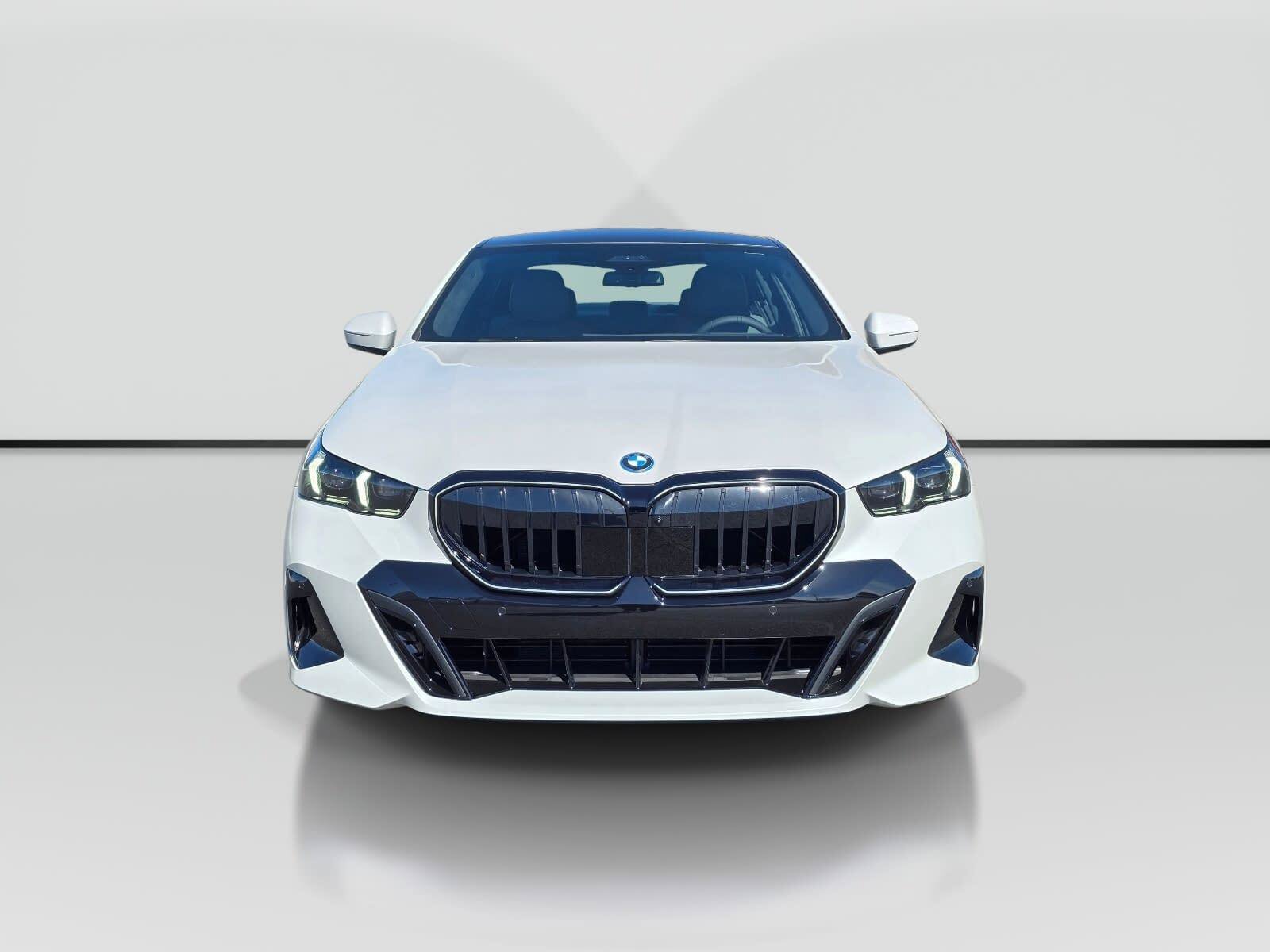 2026 BMW 5 Series 550e - Photo 6