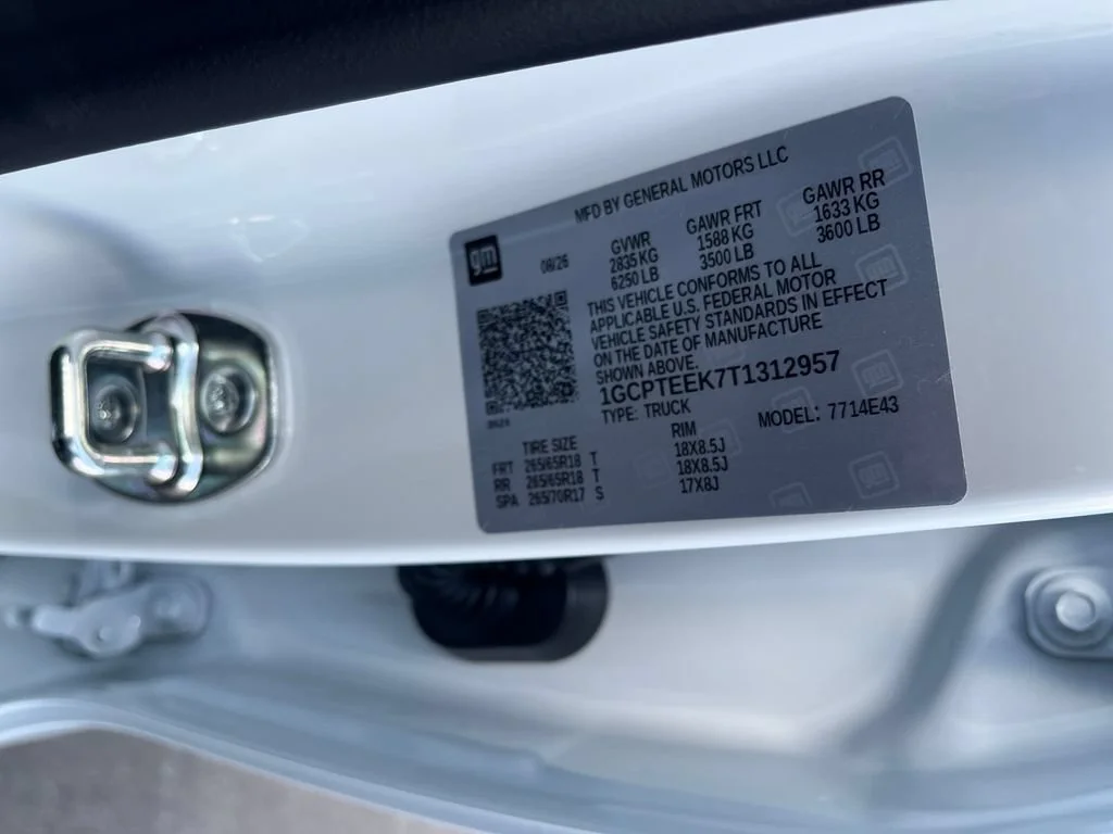 New 2026 Summit White Chevrolet Trail Boss image 29