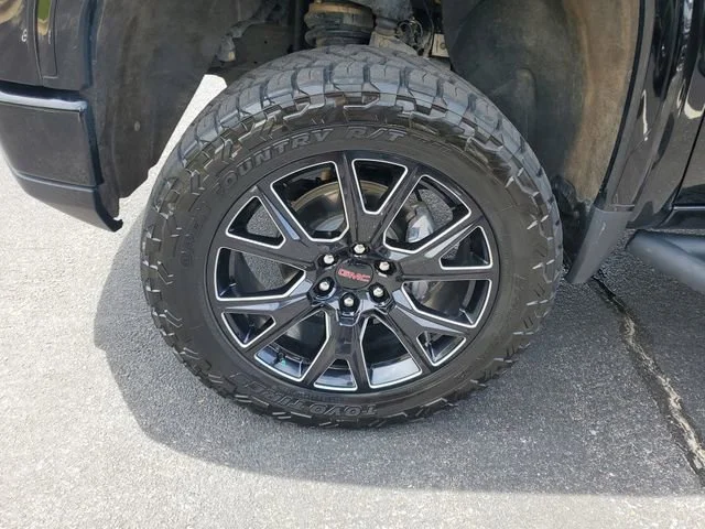 Used 2024 Onyx Black GMC AT4 image 30