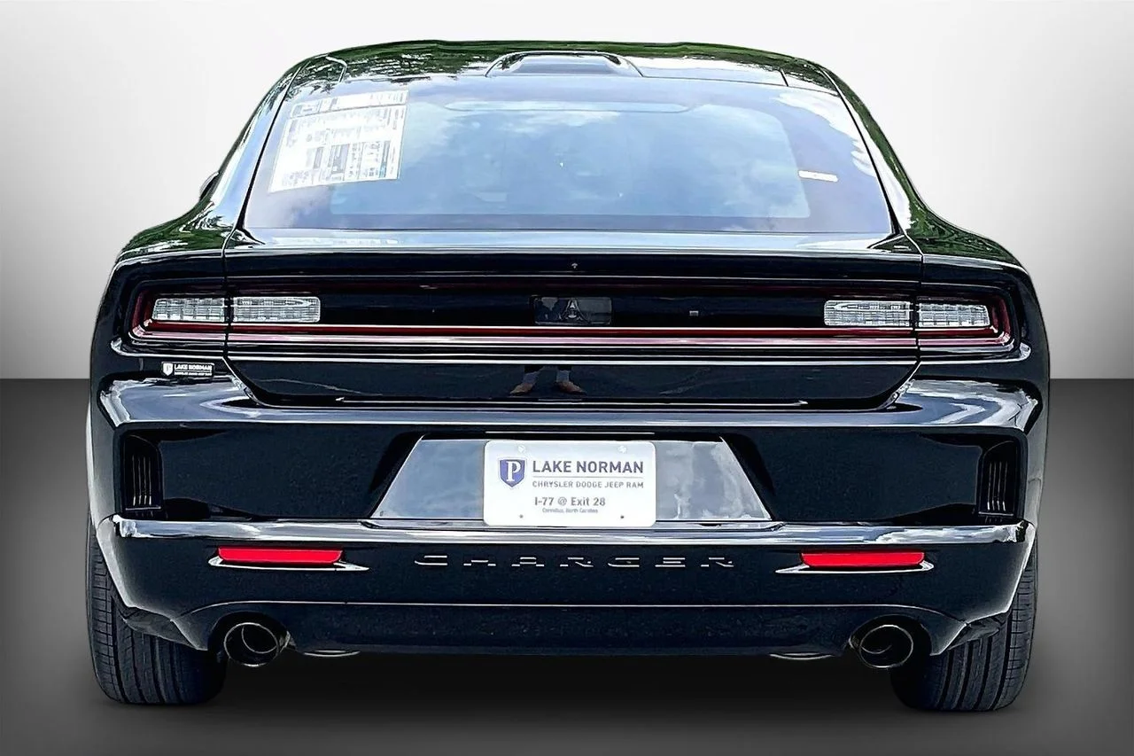 New 2026 Diamond Black Crystal Pearlcoat Dodge R/T image 7