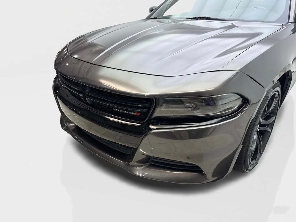 Used 2018 Gray Dodge SXT image 16