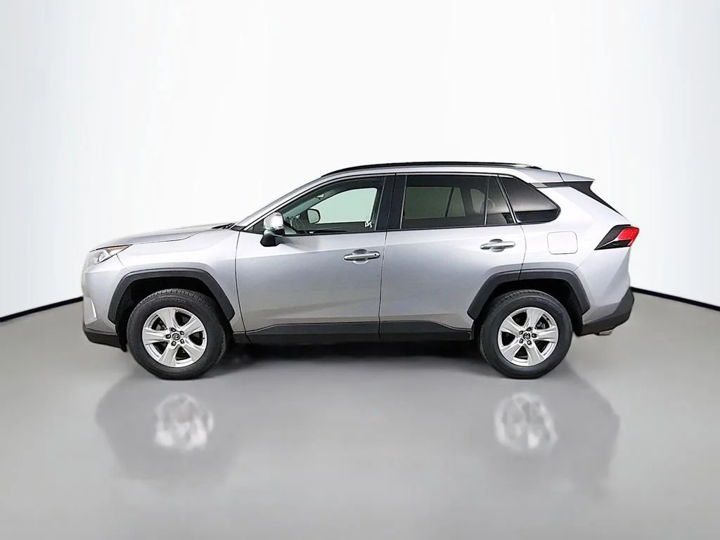 Used 2021  Toyota XLE image 9
