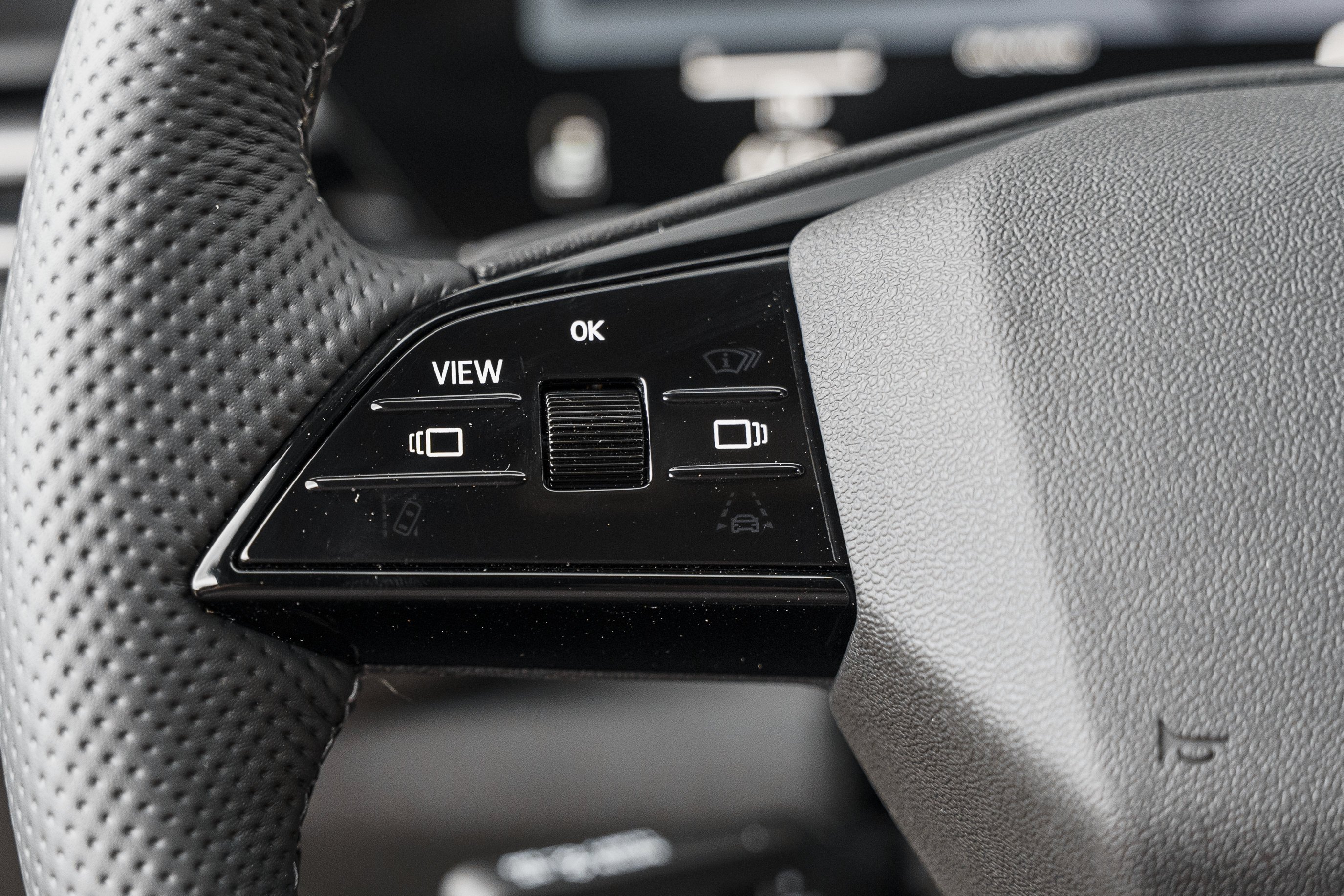 New 2026 MYTHOS BLACK Audi Premium Plus image 18