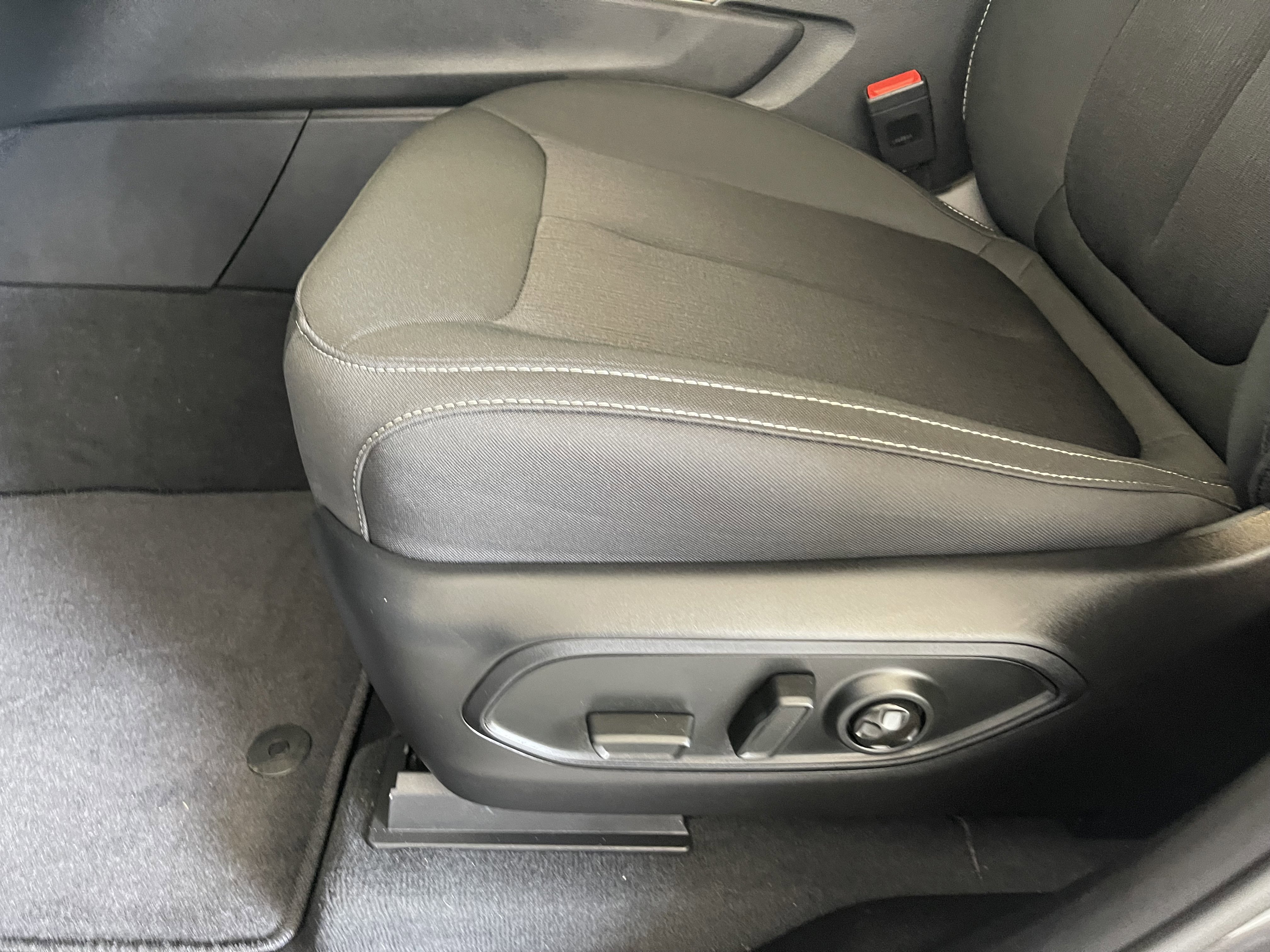 New 2026 Baltic Gray Metallic Clear-Coat Exterior Paint Jeep Laredo image 14
