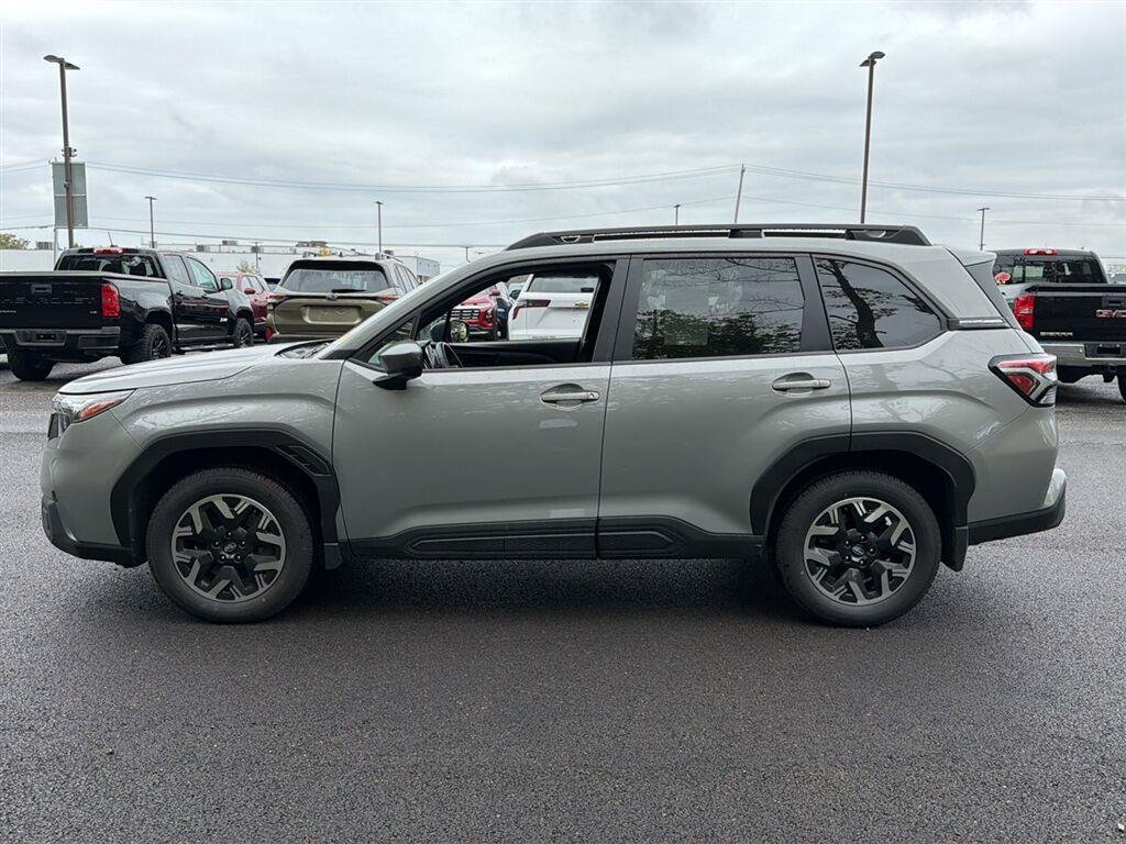 Used 2025 River Rock Pearl Subaru Premium image 11