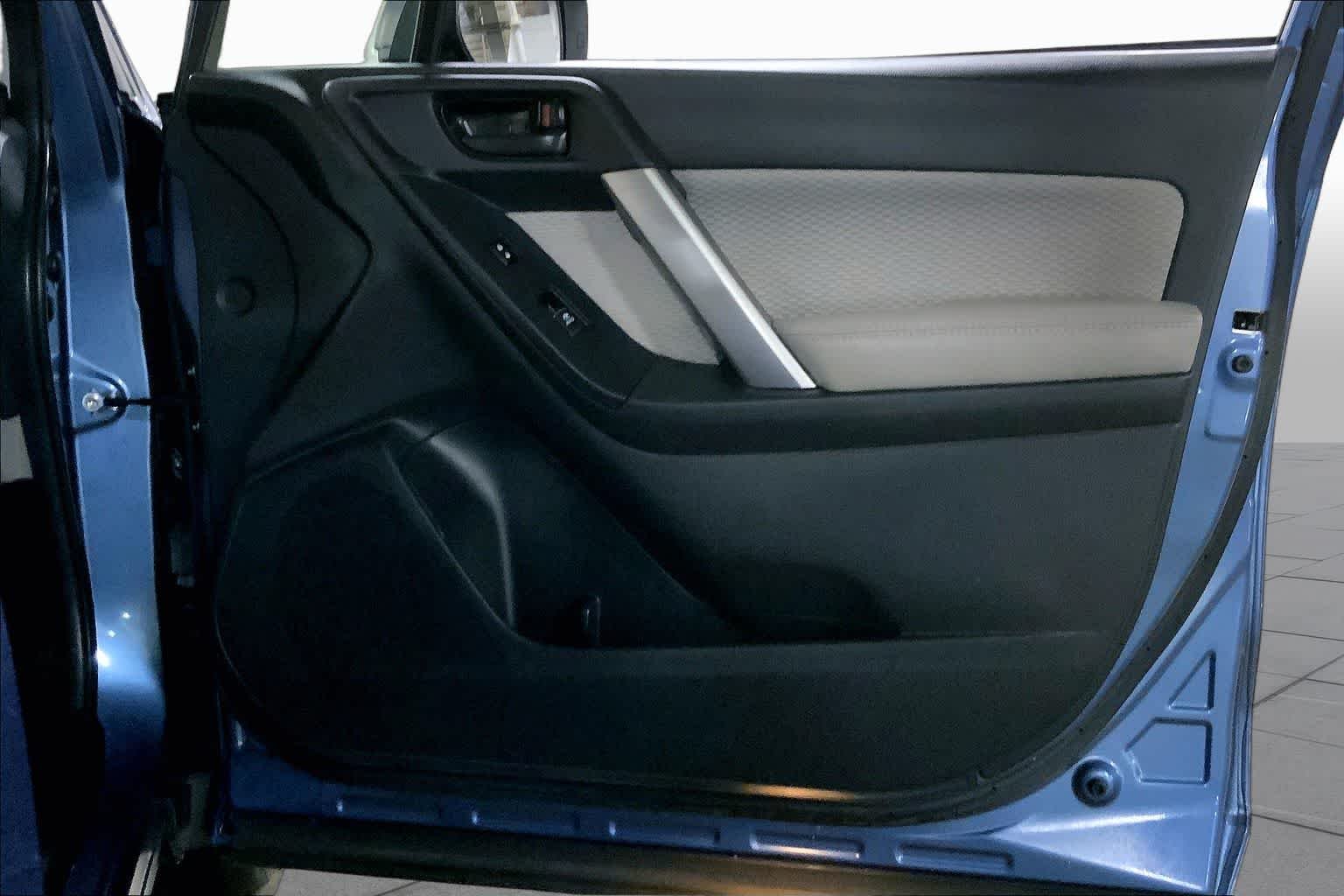 Used 2017 Quartz Blue Pearl Subaru  image 23