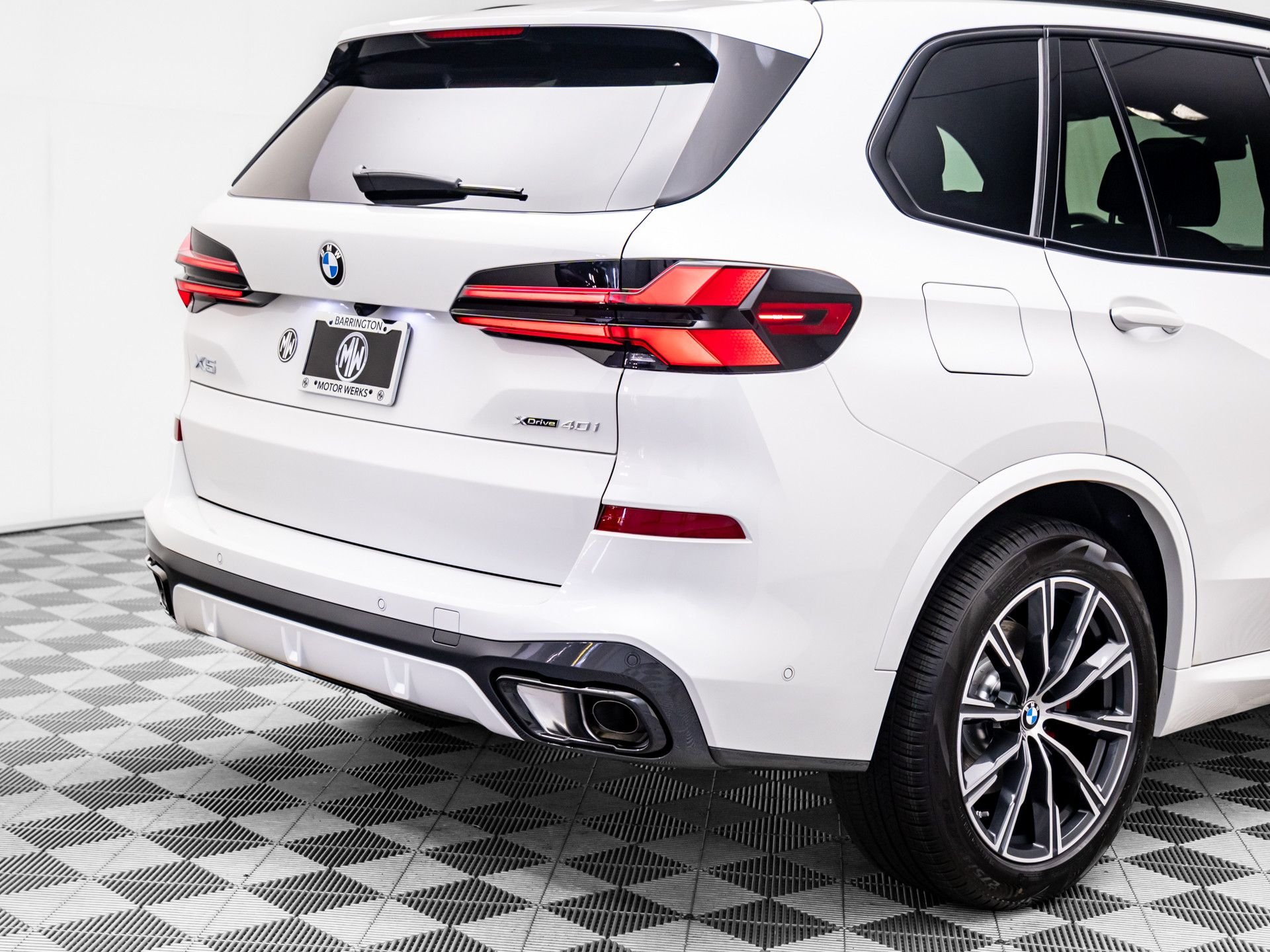 Certified Used 2026 Mineral White Metallic BMW xDrive40i image 30