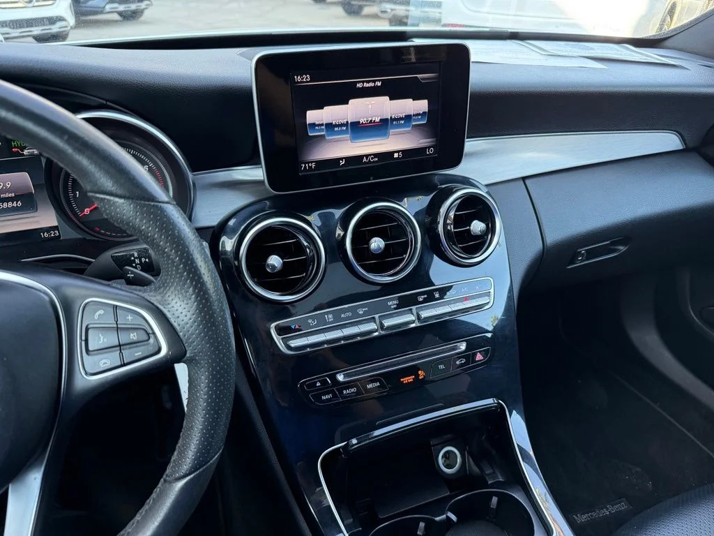 Used 2018  Mercedes-Benz C 350e image 21