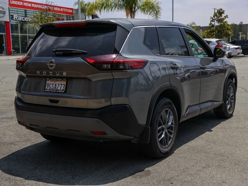 Used 2023 Gray Nissan S image 3