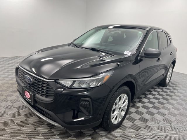 Used 2023 Black Ford Active image 2