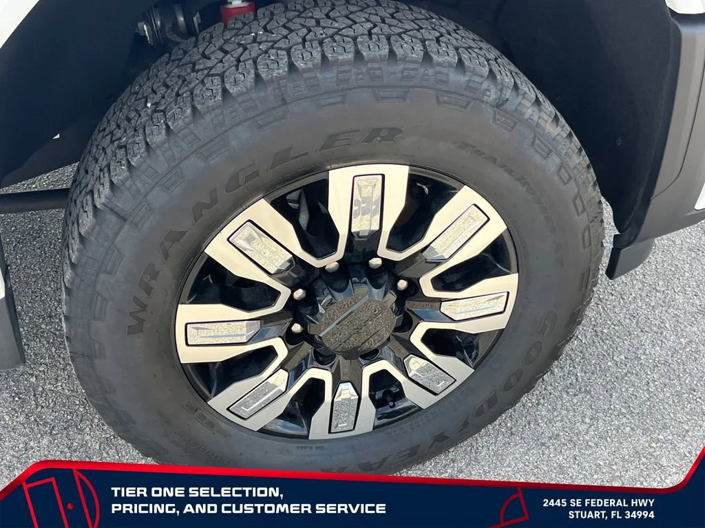 Used 2025 Summit White GMC Denali image 21