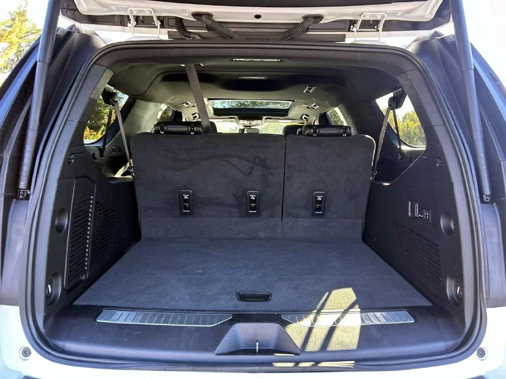 Used 2023 White Frost GMC AT4 image 11