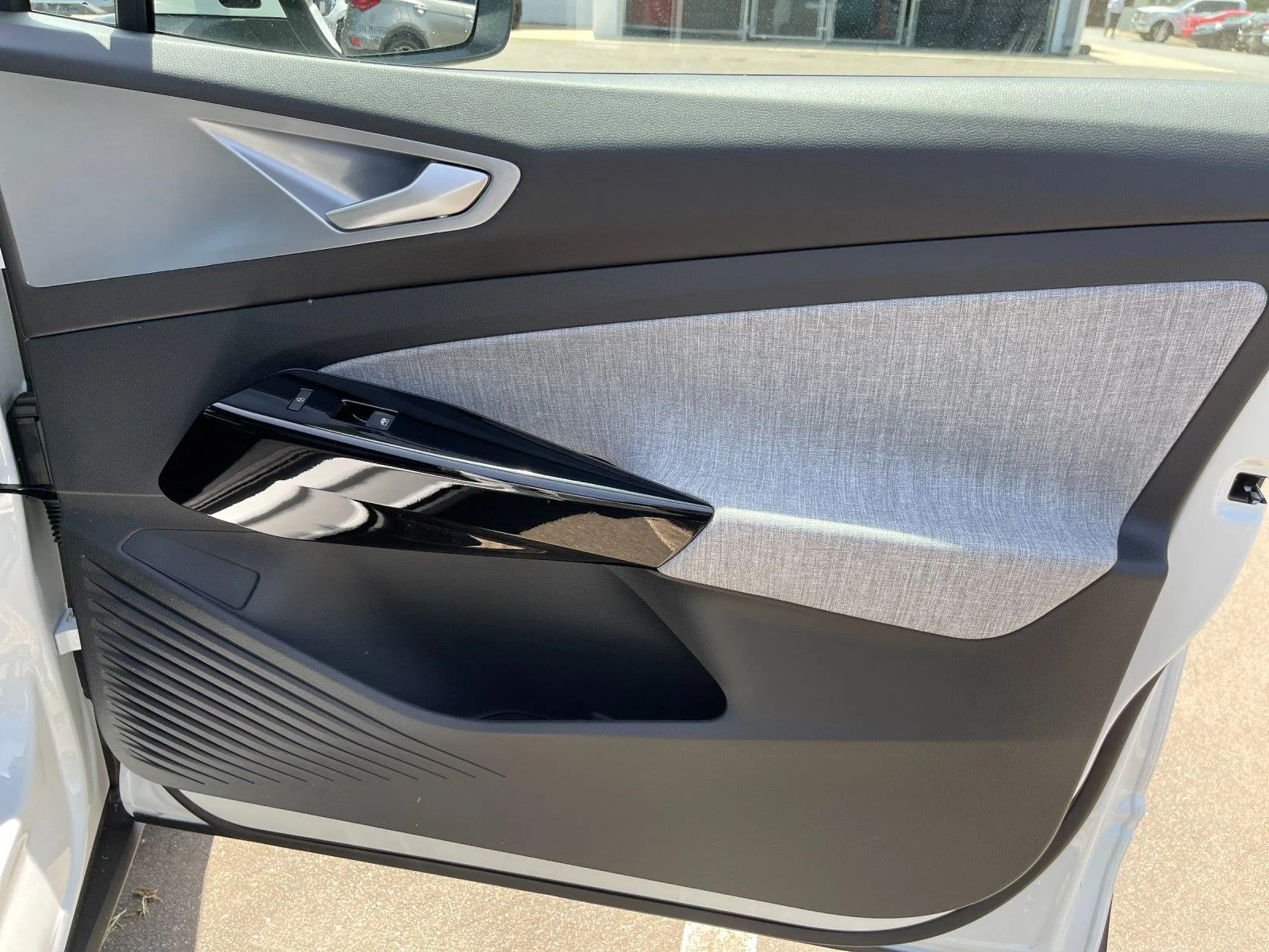 New 2026 Opal White Pearl Volkswagen Pro image 38