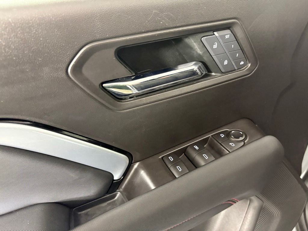 Used 2023 Gray Chevrolet Z71 image 19