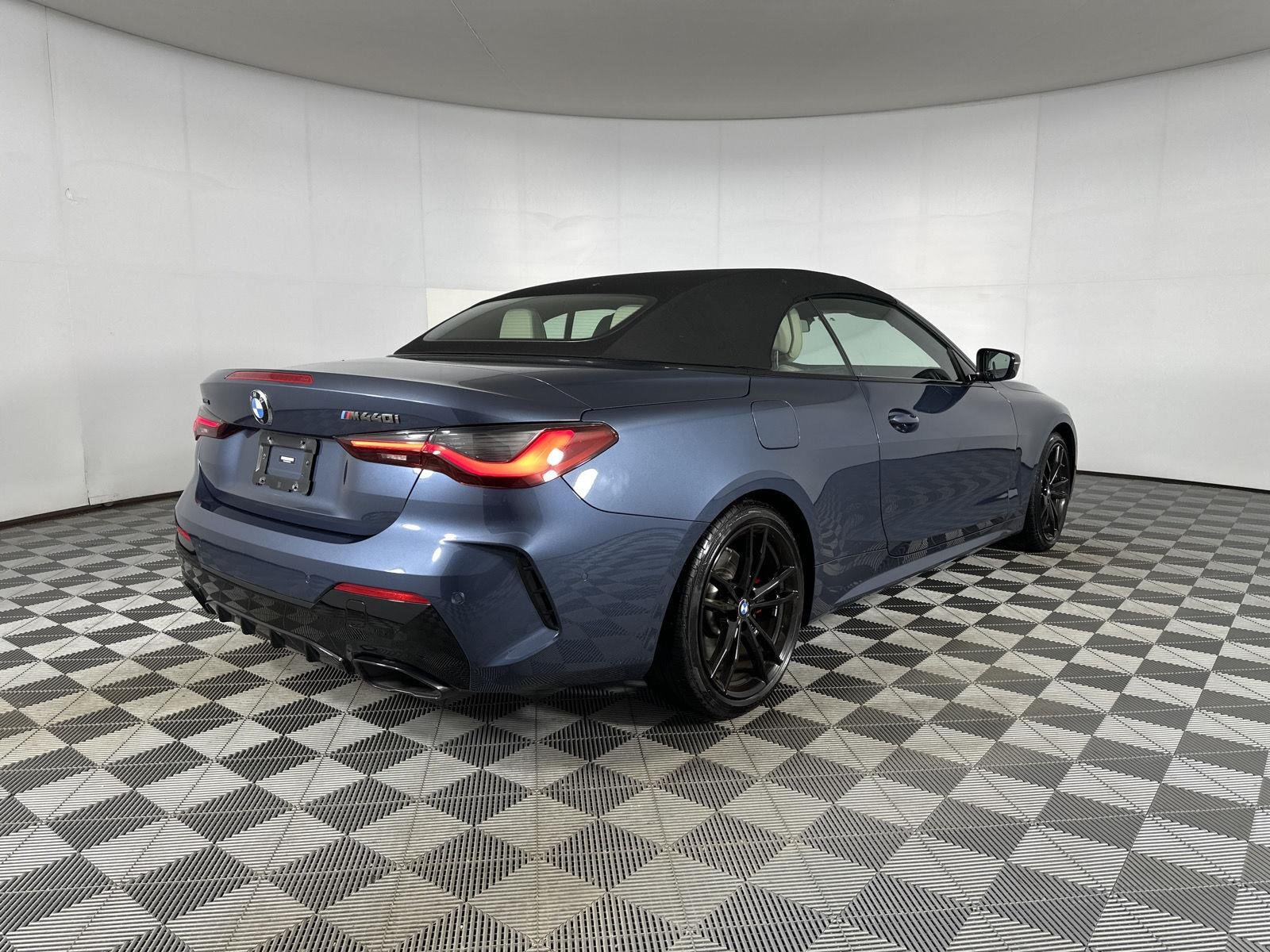 Used 2022 Arctic Race Blue Metallic BMW M440i xDrive image 23