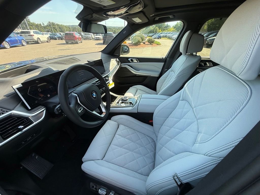 New 2026 Black Sapphire Metallic BMW xDrive40i image 6