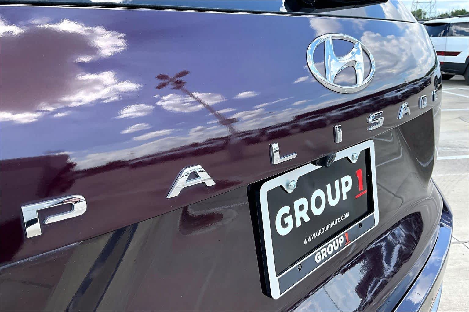Used 2025 Sierra Burgundy Hyundai SEL image 10