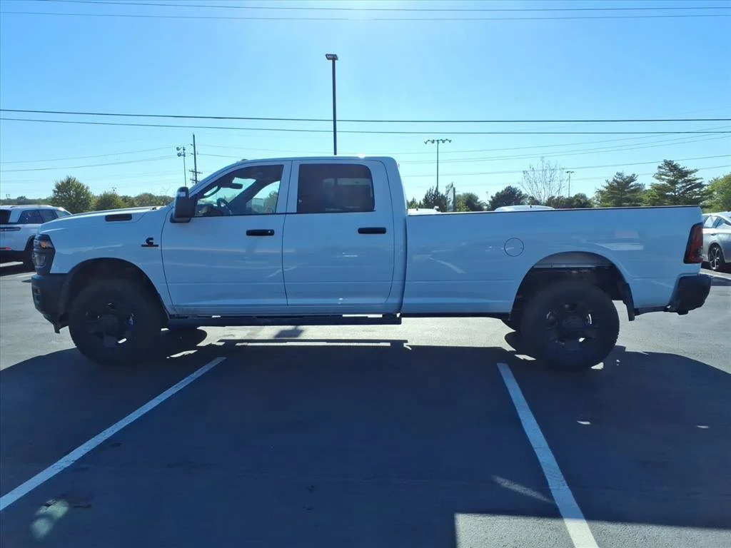 2026 RAM 3500 Tradesman - Photo 3