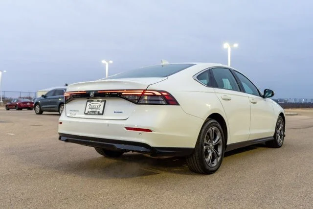 Used 2025 White Honda EX-L image 7
