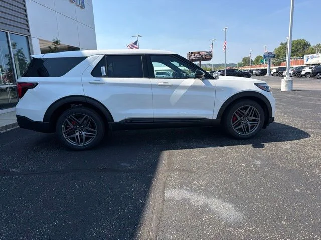 New 2027 Star White Metallic Tri-Coat Ford ST image 2
